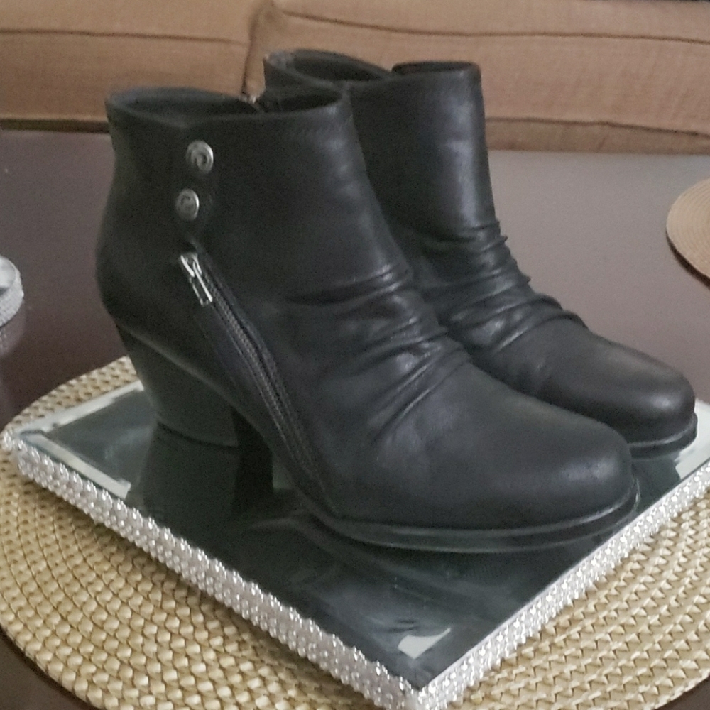 Lady's booties